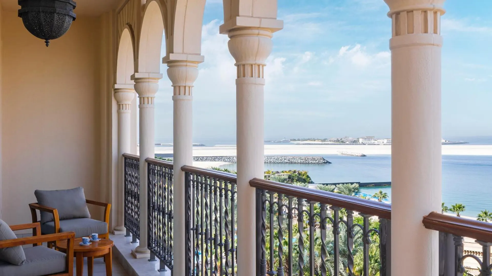 Four Seasons Resort Dubai At Jumeirah Beach 5*,